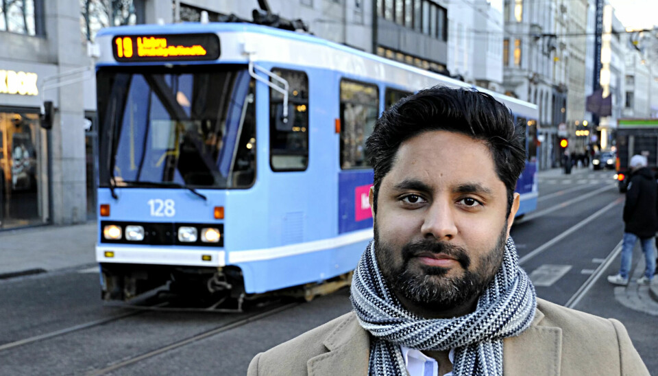 Omar Samdani Omar Samdani kjører trikk, er instruktør, verneombud og ungdomstillitsvalgt i OSA (Oslo sporveiers arbeiderforening). Neste år skal han inn i valgkomiteen som leder i OSA Trikken. Han mener fagforeningene må sette i gang et omfattende kartleggingsarbeid av foreninger og tillitsvalgte og se forbi de 4-5 på toppen for å finne dem med innvandrerbakgrunn. Omar Samdani Omar Samdani kjører trikk, er instruktør, verneombud og ungdomstillitsvalgt i OSA (Oslo sporveiers arbeiderforening). Neste år skal han inn i valgkomiteen som leder i OSA Trikken. Han mener fagforeningene må sette i gang et omfattende kartleggingsarbeid av foreninger og tillitsvalgte og se forbi de 4-5 på toppen for å finne dem med innvandrerbakgrunn.