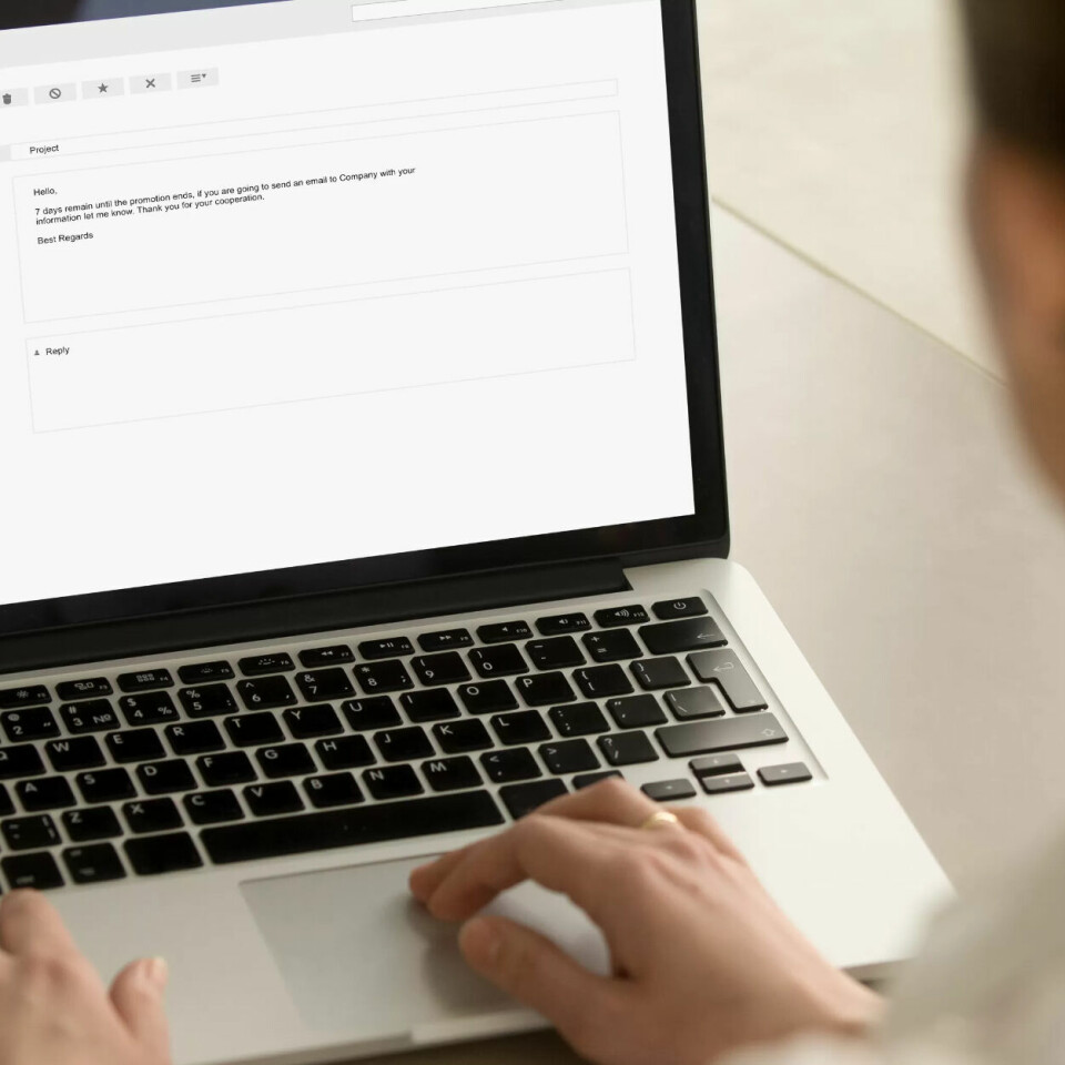 DYRT: Det kan koste arbeidsgjevarar fleire hundre tusen kroner i bot, om dei får tilgang til epost dei ikkje har lov til. Datatilsynet har sett eksempel på arbeidsgjevarar som fekk tilgang til privat epost til tilsette. DYRT: Det kan koste arbeidsgjevarar fleire hundre tusen kroner i bot, om dei får tilgang til epost dei ikkje har lov til. Datatilsynet har sett eksempel på arbeidsgjevarar som fekk tilgang til privat epost til tilsette.