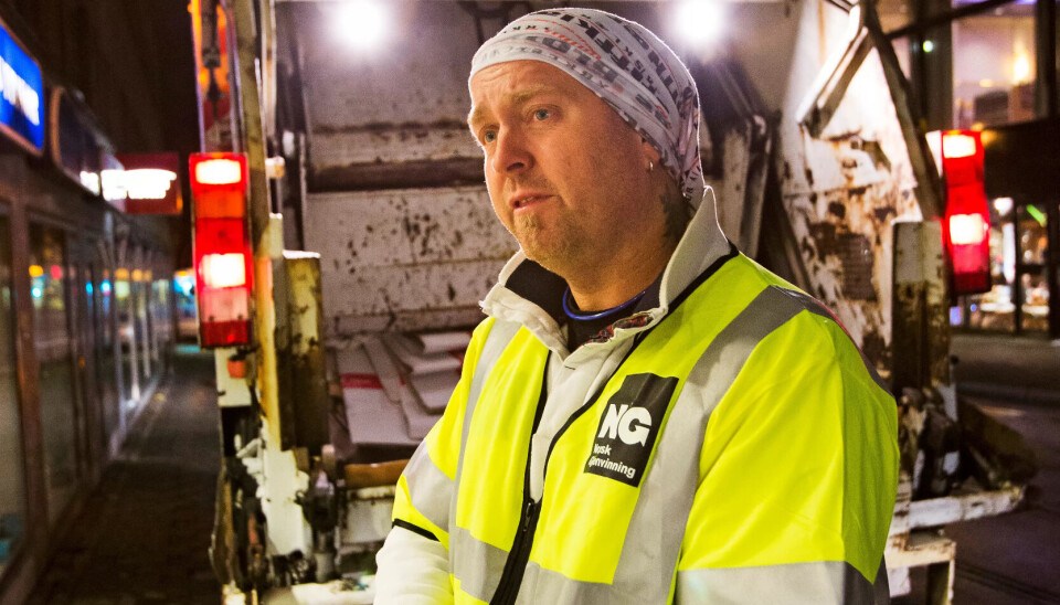 ERFAREN RENOVATØR: Åge Christoffersen begynte på midten av 80-tallet. - Dette var engang et stolt yrke, forteller han. ERFAREN RENOVATØR: Åge Christoffersen begynte på midten av 80-tallet. - Dette var engang et stolt yrke, forteller han.
