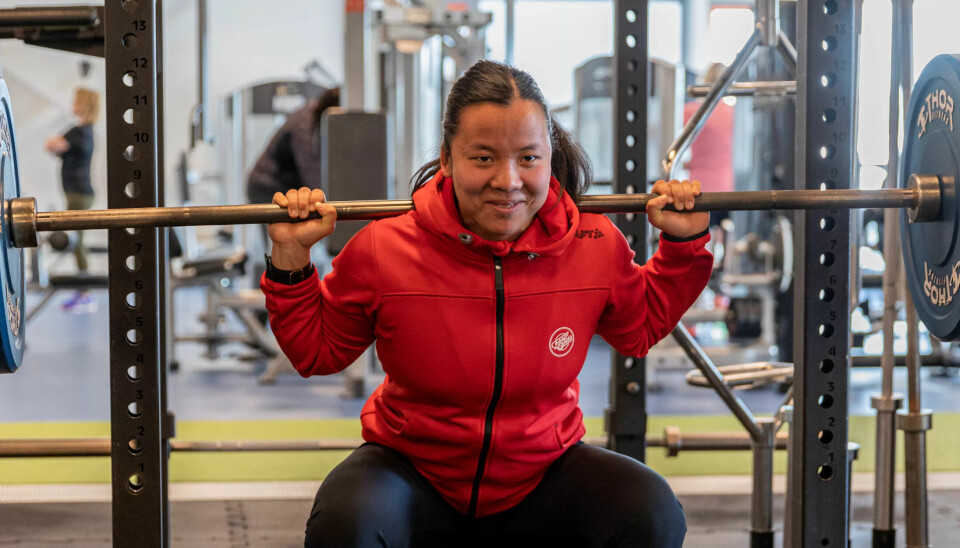 Linn Thea tar 135 kilo i knebøy, og har tips til deg som vil bli litt sterkere. Linn Thea tar 135 kilo i knebøy, og har tips til deg som vil bli litt sterkere.