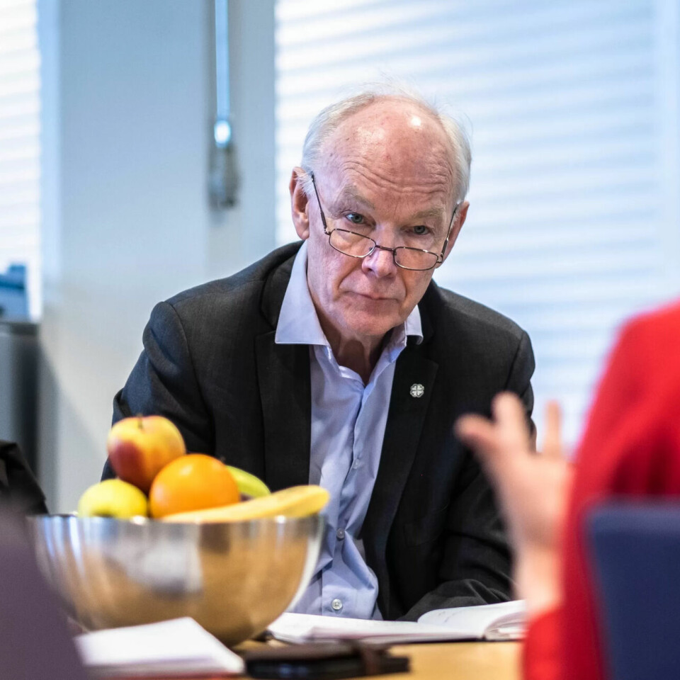 Per Olaf Lundteigen (Sp) lytter til Julian Slettaøien. T.v.: FO-leder Mimmi Kvisvik. Per Olaf Lundteigen (Sp) lytter til Julian Slettaøien. T.v.: FO-leder Mimmi Kvisvik.