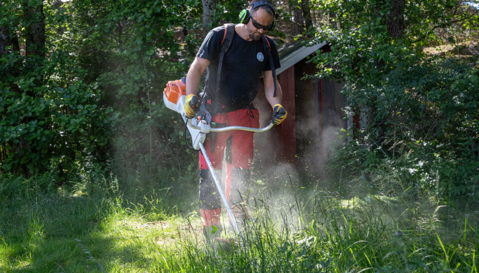 KLIPPEJOBB: Bård-Henrik Vikerheim i sving på Singleøya. KLIPPEJOBB: Bård-Henrik Vikerheim i sving på Singleøya.