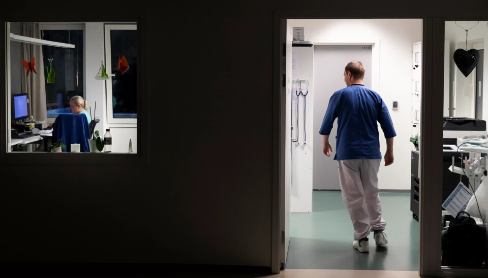 LITE SØVN: En undersøkelse fra Universitetet i Bergen fant at sykepleiere som gikk sein-tidlig-vakter fikk mindre søvn i snitt enn sykepleiere som gikk nattevakter. LITE SØVN: En undersøkelse fra Universitetet i Bergen fant at sykepleiere som gikk sein-tidlig-vakter fikk mindre søvn i snitt enn sykepleiere som gikk nattevakter.
