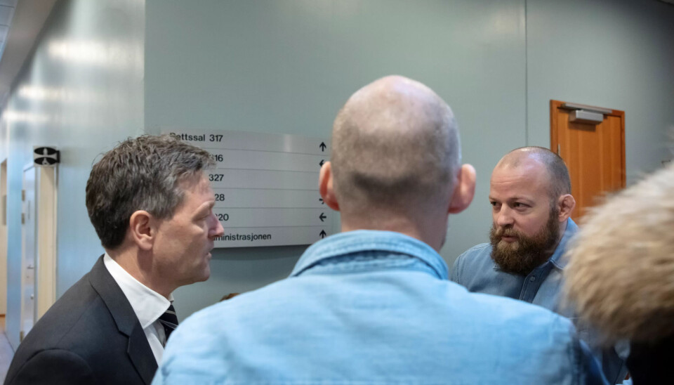 FORTJENT? Mats Rolfsen i samtale med advokat Kjetil Edvardsen og kolleger. Har de fortjent konsulenthonoraret som lønn? FORTJENT? Mats Rolfsen i samtale med advokat Kjetil Edvardsen og kolleger. Har de fortjent konsulenthonoraret som lønn?