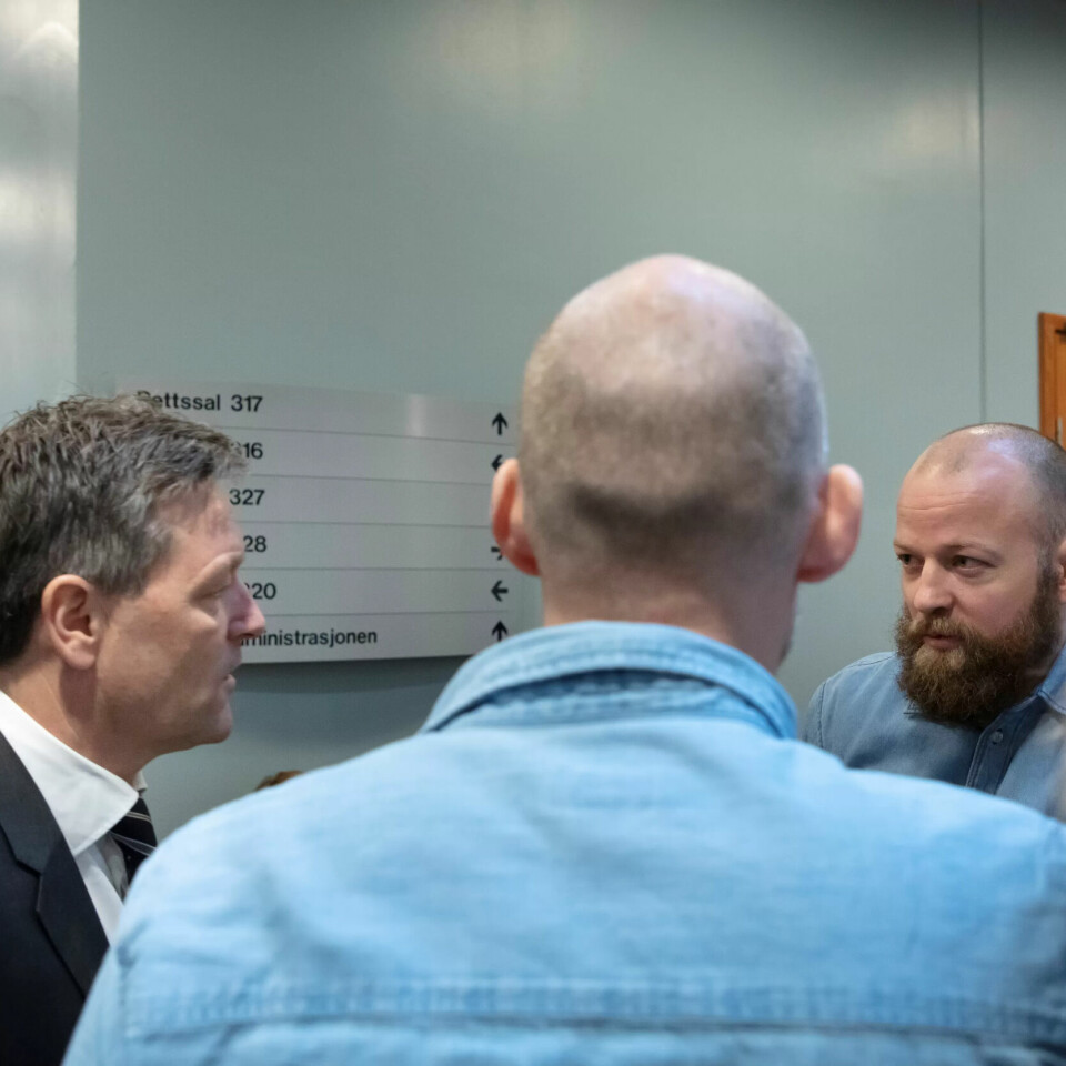FORTJENT? Mats Rolfsen i samtale med advokat Kjetil Edvardsen og kolleger. Har de fortjent konsulenthonoraret som lønn? FORTJENT? Mats Rolfsen i samtale med advokat Kjetil Edvardsen og kolleger. Har de fortjent konsulenthonoraret som lønn?