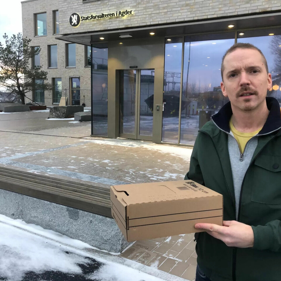 TAUS: – Ingen kommentar, sier Jørn Hellevik, styreleder i nedlagte Care Service AS, nyopprettete Holt Behandlingssenter og eiendomsselskapet Refsor AS. TAUS: – Ingen kommentar, sier Jørn Hellevik, styreleder i nedlagte Care Service AS, nyopprettete Holt Behandlingssenter og eiendomsselskapet Refsor AS.