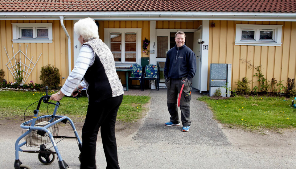 HAR ANSVARET FOR 800 BOLIGER: Snekker Tom Roger Gjødalstuen har jobba i vedlikeholdsavdelingen i Sarpsborg kommune i 13. Han vedlikeholder og renoverer kommunale boliger. HAR ANSVARET FOR 800 BOLIGER: Snekker Tom Roger Gjødalstuen har jobba i vedlikeholdsavdelingen i Sarpsborg kommune i 13. Han vedlikeholder og renoverer kommunale boliger.