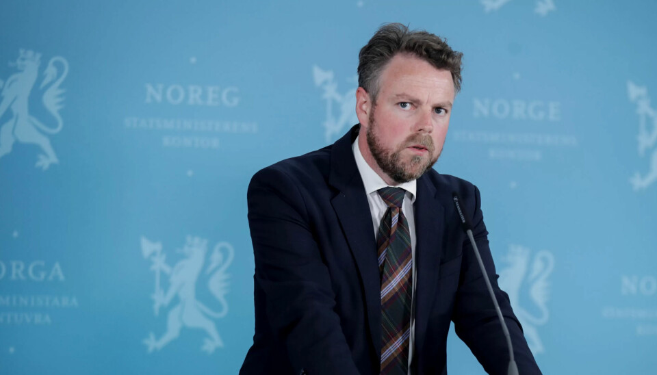 Arbeids- og sosialminister Torbjørn Røe Isaksen mener at nå som arbeidsgiver har flere dager med lønnsplikt, så «svekkes begrunnelsen» for å holde på økt lønnstilskudd til permitterte. Arbeids- og sosialminister Torbjørn Røe Isaksen mener at nå som arbeidsgiver har flere dager med lønnsplikt, så «svekkes begrunnelsen» for å holde på økt lønnstilskudd til permitterte.