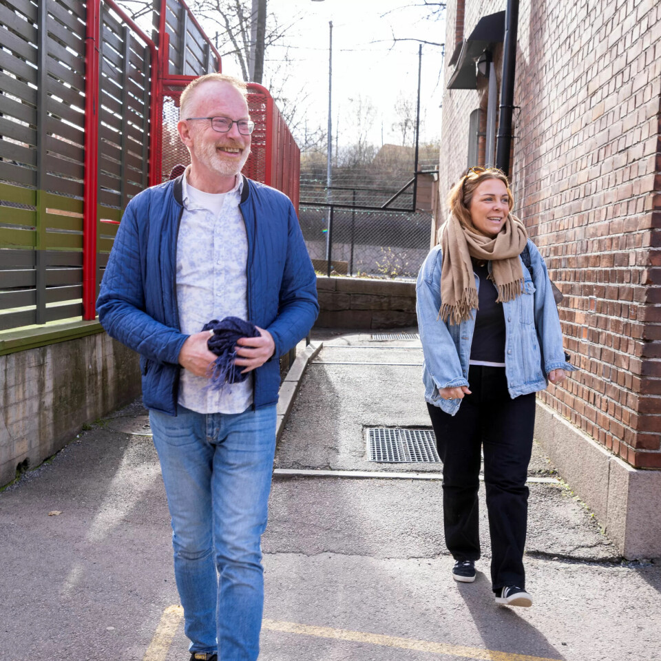LAV LØNN: Skoleassistenter i Oslo har lav lønn. Odd-Erik Fallet og Berit Tevik ønsker derfor kronetillegg i årets lønnsoppgjør. LAV LØNN: Skoleassistenter i Oslo har lav lønn. Odd-Erik Fallet og Berit Tevik ønsker derfor kronetillegg i årets lønnsoppgjør.