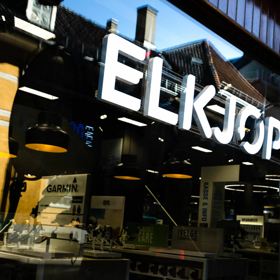Elektronikkjeden Elkjøp snur og har besluttet å gi alle ansatte like lønns- og bonusordninger. Elektronikkjeden Elkjøp snur og har besluttet å gi alle ansatte like lønns- og bonusordninger.