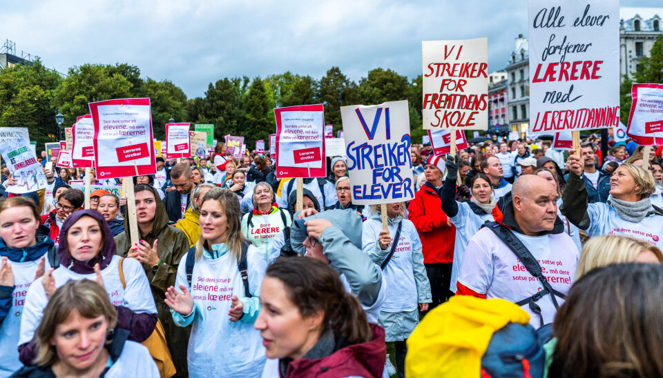 Lærerstreiken varte fra juni til september, og ble avgjort med tvungenlønnsnemnd. Nå debatterer Stortinget regjeringas forslag. Lærerstreiken varte fra juni til september, og ble avgjort med tvungenlønnsnemnd. Nå debatterer Stortinget regjeringas forslag.