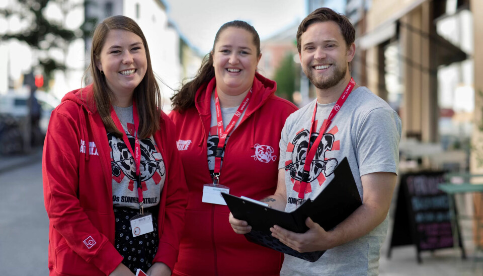 LOs sommerpatrulje, her representert ved Astrid Willa Eide Hoem, Aud Helen Wernberg Øyen og Bjarne Lagesen. LOs sommerpatrulje, her representert ved Astrid Willa Eide Hoem, Aud Helen Wernberg Øyen og Bjarne Lagesen.