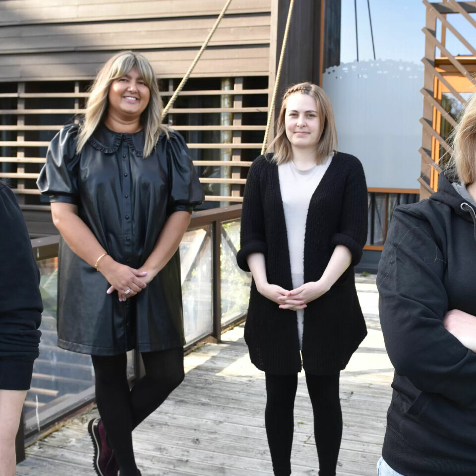 KAMPKLARE FRISØRER: Fra venstre nestleder i fagforeninga Jeanette Bjørnstøl Tashev, Terri-Leigh Skjæveland fra Sandnes,., Elisabeth Njaa fra Randaberg, Merethe Eide fra Kristiansund og Vilde Dalseng fra Bergen. . KAMPKLARE FRISØRER: Fra venstre nestleder i fagforeninga Jeanette Bjørnstøl Tashev, Terri-Leigh Skjæveland fra Sandnes,., Elisabeth Njaa fra Randaberg, Merethe Eide fra Kristiansund og Vilde Dalseng fra Bergen. .