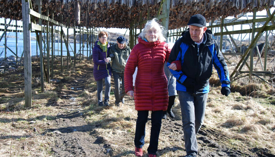 I VINDEN: Marit Gabrielsen og Frits Pedersen leder an i spaserturen under fiskehjellene. Bente Svartsund og Harald Andersen følger på. I VINDEN: Marit Gabrielsen og Frits Pedersen leder an i spaserturen under fiskehjellene. Bente Svartsund og Harald Andersen følger på.