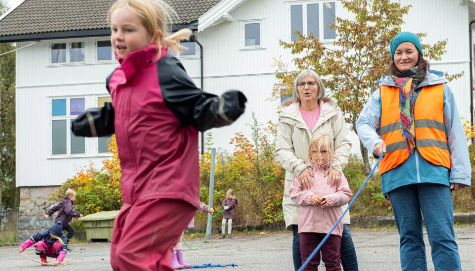 SFO ikke er en pedagogisk virksomhet slik som barnehage og skole, men et fritidstilbud der leken har stor plass, ifølge den nye rammeplanen. SFO ikke er en pedagogisk virksomhet slik som barnehage og skole, men et fritidstilbud der leken har stor plass, ifølge den nye rammeplanen.
