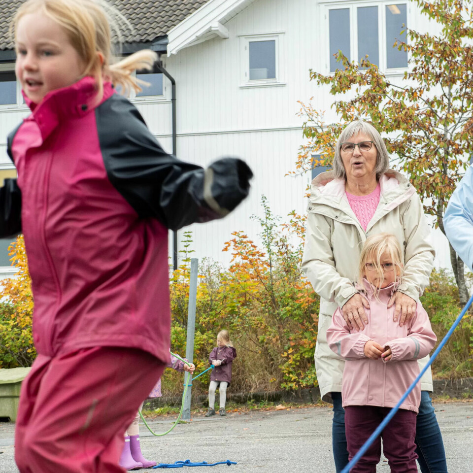 SFO ikke er en pedagogisk virksomhet slik som barnehage og skole, men et fritidstilbud der leken har stor plass, ifølge den nye rammeplanen. SFO ikke er en pedagogisk virksomhet slik som barnehage og skole, men et fritidstilbud der leken har stor plass, ifølge den nye rammeplanen.