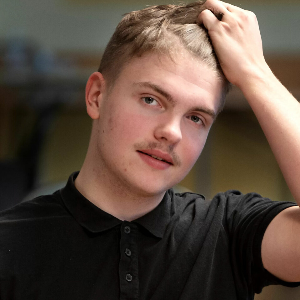 Ikke bare eldre: – Det er ikke bare eldre som sliter med digitale ting. Eldre kan føle seg tilsidesatt hvis det bare er fokus på dem inn i dette, mener Oscar Elias Gundersen (17). Ikke bare eldre: – Det er ikke bare eldre som sliter med digitale ting. Eldre kan føle seg tilsidesatt hvis det bare er fokus på dem inn i dette, mener Oscar Elias Gundersen (17).