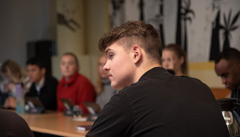 Aktiv: Oscar er nestleder i Ungdommens fylkesutvalg, som gir sine innspill til fylkespolitikerne. Han har fra før erfaring både fra elevrådet og fra ungdomsrådet i hjembygda. Aktiv: Oscar er nestleder i Ungdommens fylkesutvalg, som gir sine innspill til fylkespolitikerne. Han har fra før erfaring både fra elevrådet og fra ungdomsrådet i hjembygda.