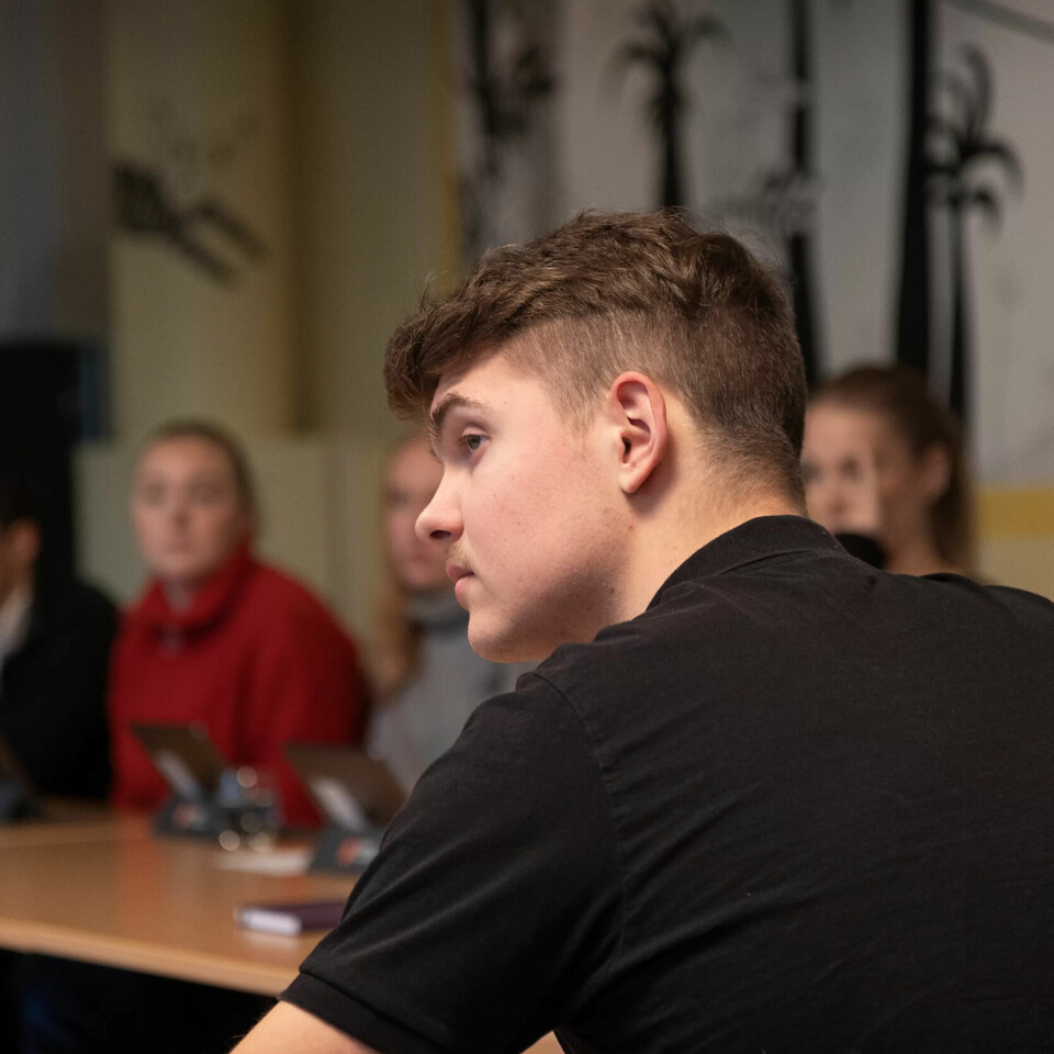 Aktiv: Oscar er nestleder i Ungdommens fylkesutvalg, som gir sine innspill til fylkespolitikerne. Han har fra før erfaring både fra elevrådet og fra ungdomsrådet i hjembygda. Aktiv: Oscar er nestleder i Ungdommens fylkesutvalg, som gir sine innspill til fylkespolitikerne. Han har fra før erfaring både fra elevrådet og fra ungdomsrådet i hjembygda.