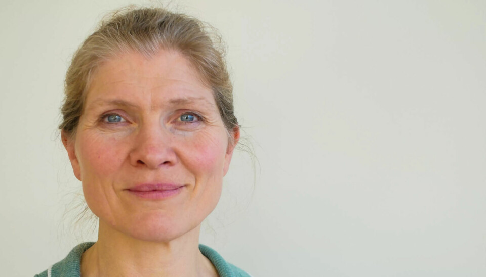 TILLIT: Elisabeth Østrem legger vekk på forskning når hun jobber med norske toppledere blant annet på det anerkjente Solstrandsprogrammet. Psykologen mener tillit og at folk får legge opp arbeidsdagen selv er noe av det viktigste bak suksessen til det norske arbeidslivet. TILLIT: Elisabeth Østrem legger vekk på forskning når hun jobber med norske toppledere blant annet på det anerkjente Solstrandsprogrammet. Psykologen mener tillit og at folk får legge opp arbeidsdagen selv er noe av det viktigste bak suksessen til det norske arbeidslivet.