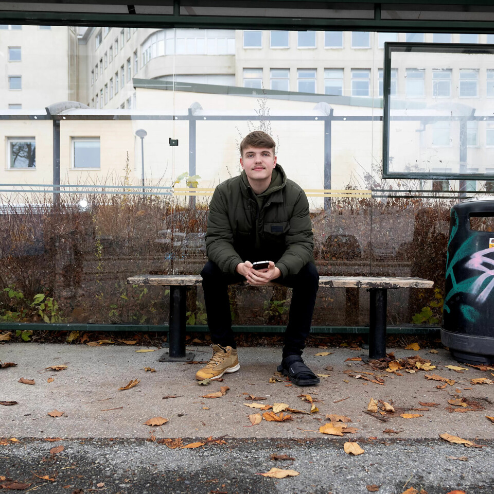 Komplisert: Å kjøpe bussbillett i en app kan by på utfordringer. Denne dagen planlegger Oscar å få hjelp i forkant av bussreisen tilbake til internatskolen, etter møtet i Ungdommens fylkesutvalg. Komplisert: Å kjøpe bussbillett i en app kan by på utfordringer. Denne dagen planlegger Oscar å få hjelp i forkant av bussreisen tilbake til internatskolen, etter møtet i Ungdommens fylkesutvalg.