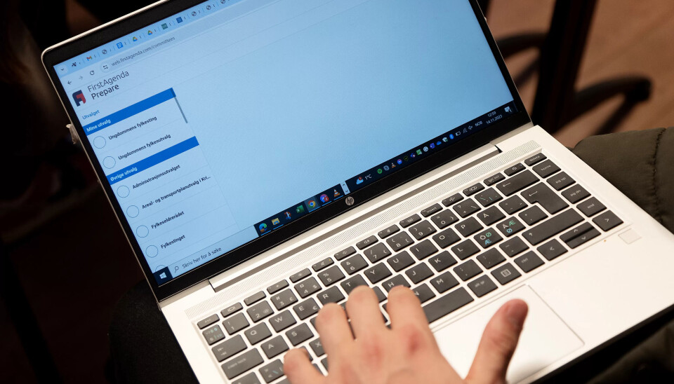 Vil lære mer: Oscar strever med å finne e-poster, og ulike innstillinger og innlogginger på PC og mobil kan bli «helt gresk» for ham. Han ønsker å lære seg alt om PC bedre, også for å kunne få tilgang til PC-spill. Denne har han lånt for bildets del. Vil lære mer: Oscar strever med å finne e-poster, og ulike innstillinger og innlogginger på PC og mobil kan bli «helt gresk» for ham. Han ønsker å lære seg alt om PC bedre, også for å kunne få tilgang til PC-spill. Denne har han lånt for bildets del.