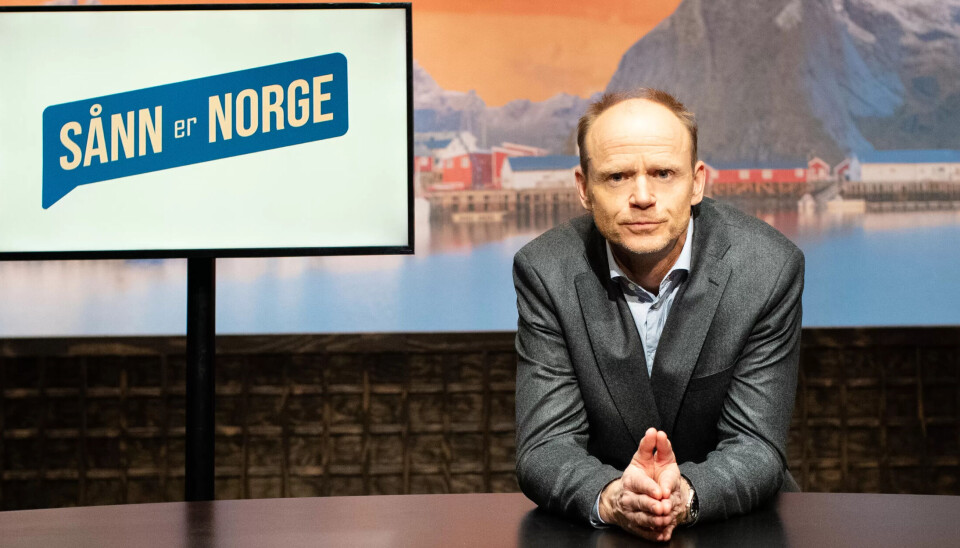 – Vår akilleshæl og vår styrke er at vi tar godt vare på dem som ikke jobber. Velferdsstaten tåler ikke at 40 prosent av den voksne befolkning ikke jobber. I 2008 jobbet 74 prosent av alle nordmenn mellom 15 og 74 år i Norge. I dag er vi nede i 70 prosent, og det er bekymringsverdig, sier Harald Eia som er aktuell med ny sesong av «Sånn er Norge» på NRK. – Vår akilleshæl og vår styrke er at vi tar godt vare på dem som ikke jobber. Velferdsstaten tåler ikke at 40 prosent av den voksne befolkning ikke jobber. I 2008 jobbet 74 prosent av alle nordmenn mellom 15 og 74 år i Norge. I dag er vi nede i 70 prosent, og det er bekymringsverdig, sier Harald Eia som er aktuell med ny sesong av «Sånn er Norge» på NRK.