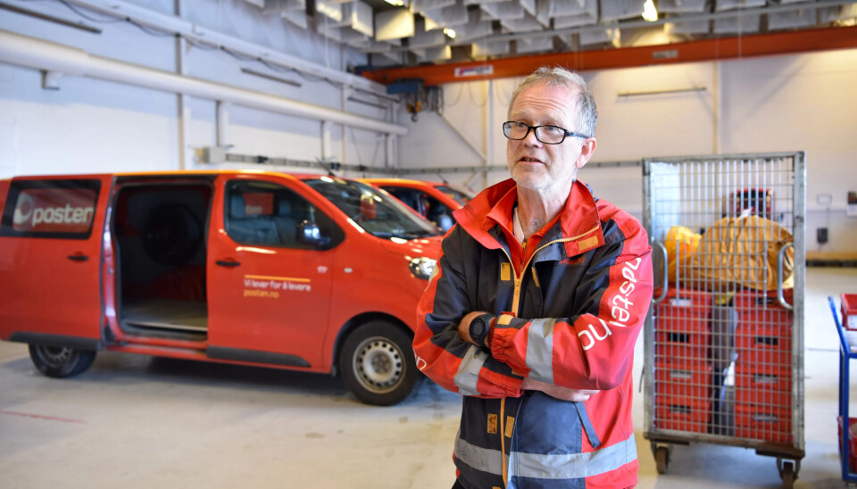 SNART PENSJONIST: – Det blir tunge og lange dager for mange etter omlegginga, tror Knut Eriksson, som startet i Posten for 40 år siden. SNART PENSJONIST: – Det blir tunge og lange dager for mange etter omlegginga, tror Knut Eriksson, som startet i Posten for 40 år siden.