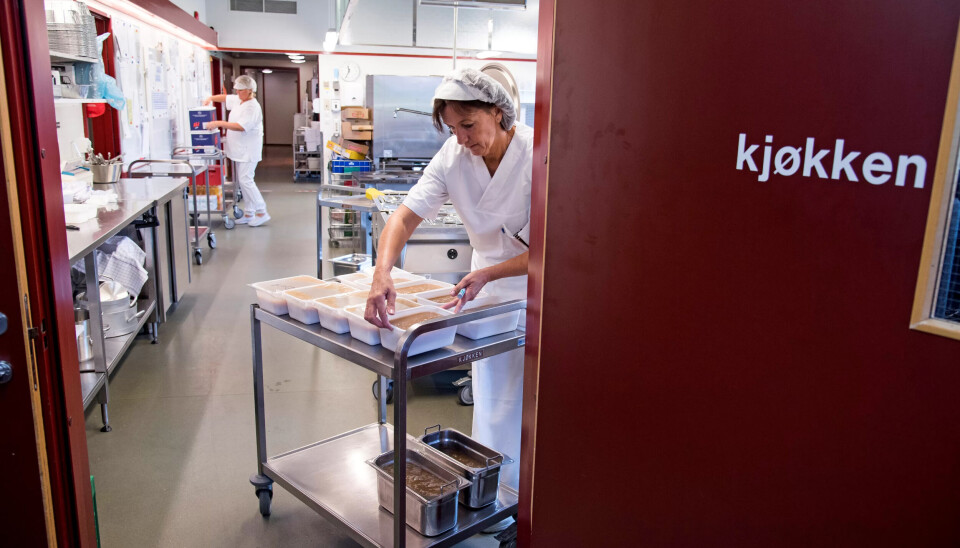 ORDEN: Eva Nybroen og kollegaene må ha tunga rett i munnen for at alle skal få mat de tåler og liker. ORDEN: Eva Nybroen og kollegaene må ha tunga rett i munnen for at alle skal få mat de tåler og liker.