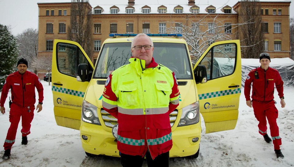 GLEMMER IKKE: Ambulansefagarbeiderne Jean-René Ylönen (t.v.) og Espen Munthe-Kaas (t.h.) hadde nattevakt på Ullevål sykehus i Oslo da Gjerdrum-alarmen gikk. Her med sjefen Roar Blyverket (foran), som var operativ leder for helsepersonellet på stedet. GLEMMER IKKE: Ambulansefagarbeiderne Jean-René Ylönen (t.v.) og Espen Munthe-Kaas (t.h.) hadde nattevakt på Ullevål sykehus i Oslo da Gjerdrum-alarmen gikk. Her med sjefen Roar Blyverket (foran), som var operativ leder for helsepersonellet på stedet.