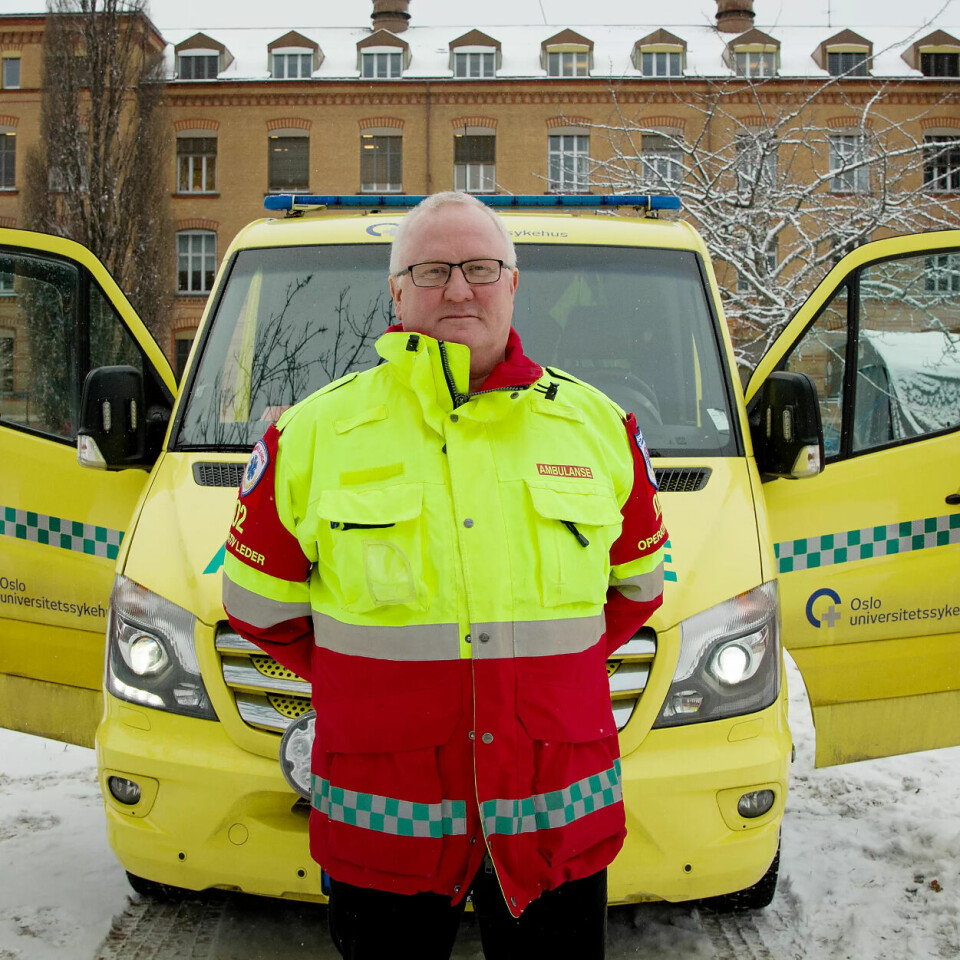 GLEMMER IKKE: Ambulansefagarbeiderne Jean-René Ylönen (t.v.) og Espen Munthe-Kaas (t.h.) hadde nattevakt på Ullevål sykehus i Oslo da Gjerdrum-alarmen gikk. Her med sjefen Roar Blyverket (foran), som var operativ leder for helsepersonellet på stedet. GLEMMER IKKE: Ambulansefagarbeiderne Jean-René Ylönen (t.v.) og Espen Munthe-Kaas (t.h.) hadde nattevakt på Ullevål sykehus i Oslo da Gjerdrum-alarmen gikk. Her med sjefen Roar Blyverket (foran), som var operativ leder for helsepersonellet på stedet.