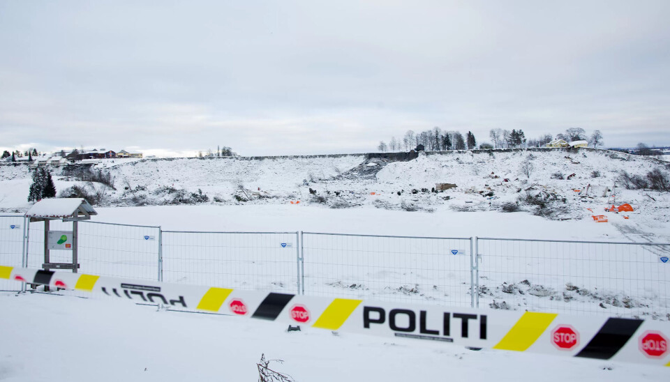 STILLE: Ødeleggelsen er total der raset gikk. STILLE: Ødeleggelsen er total der raset gikk.