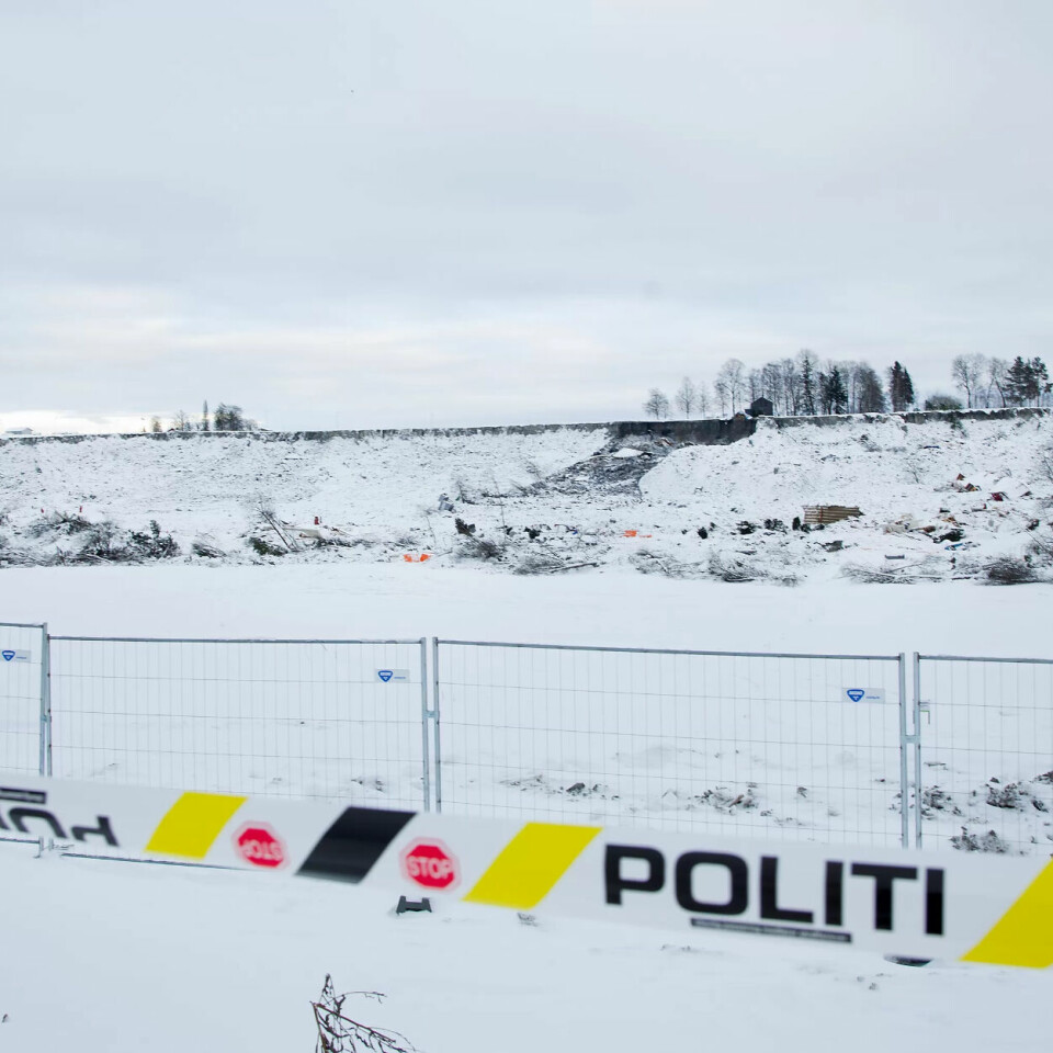 STILLE: Ødeleggelsen er total der raset gikk. STILLE: Ødeleggelsen er total der raset gikk.