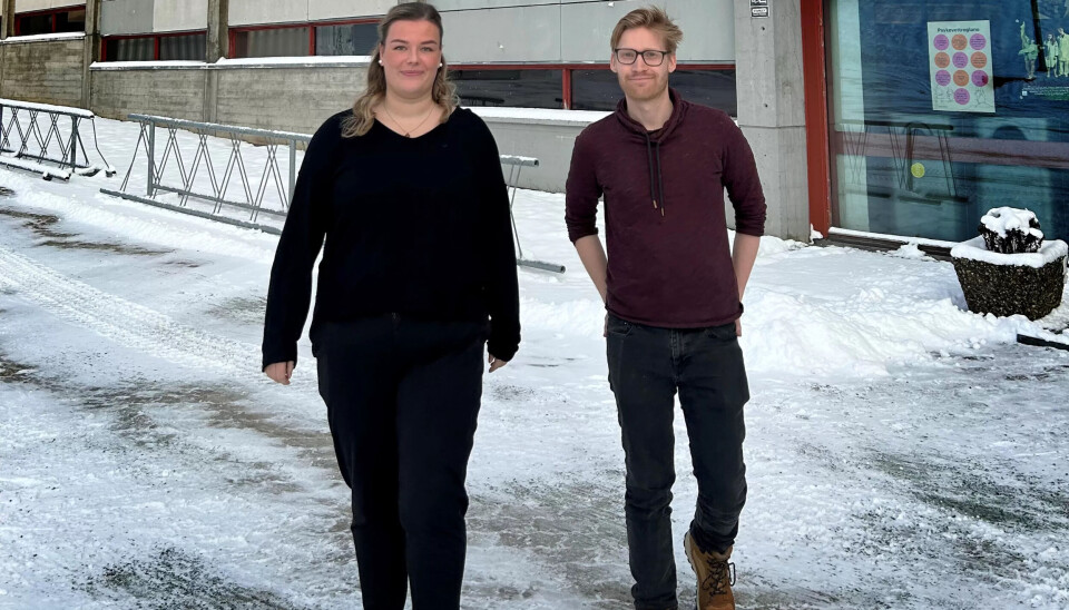 KOMMENTERER FUNN: Helsefagarbeiderne Emma Straub (20) og Markus Isaksen (31) kommenterer funnene i den nye Sintef-rapporten. Isaksen har selv vært sykemeldt på grunn av forhold på jobben. KOMMENTERER FUNN: Helsefagarbeiderne Emma Straub (20) og Markus Isaksen (31) kommenterer funnene i den nye Sintef-rapporten. Isaksen har selv vært sykemeldt på grunn av forhold på jobben.