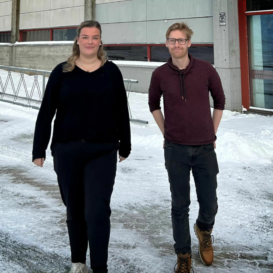 KOMMENTERER FUNN: Helsefagarbeiderne Emma Straub (20) og Markus Isaksen (31) kommenterer funnene i den nye Sintef-rapporten. Isaksen har selv vært sykemeldt på grunn av forhold på jobben. KOMMENTERER FUNN: Helsefagarbeiderne Emma Straub (20) og Markus Isaksen (31) kommenterer funnene i den nye Sintef-rapporten. Isaksen har selv vært sykemeldt på grunn av forhold på jobben.