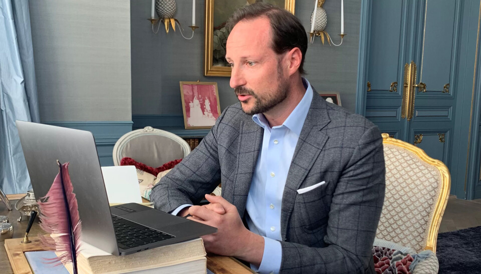 Kronprins Haakon er ikke enig i at hele Norge har stoppet opp. Mange gjør en fantastisk innsats. Kronprins Haakon er ikke enig i at hele Norge har stoppet opp. Mange gjør en fantastisk innsats.