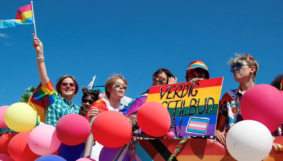 GODT OPPMØTE: Mange mennesker møtte opp under pride-markeringen i Bergen, til tross for trusler mot deler av arrangementet. GODT OPPMØTE: Mange mennesker møtte opp under pride-markeringen i Bergen, til tross for trusler mot deler av arrangementet.