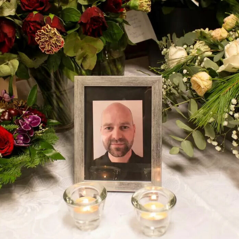 MINNESTUND: Da navnene ble frigitt på Helge Høvik og hans familie, la de ansattte ut disse ordene. MINNESTUND: Da navnene ble frigitt på Helge Høvik og hans familie, la de ansattte ut disse ordene.