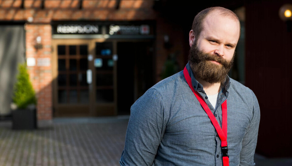 DELE ROM: Ungdomsrådgiver i LO Pål Henriksen Spjelkavik er veldig fornøyd med årets student- og ungdomskonferanse. – Vi vil heller ha det trangt enn å sette tak på antall deltagere, sier han. DELE ROM: Ungdomsrådgiver i LO Pål Henriksen Spjelkavik er veldig fornøyd med årets student- og ungdomskonferanse. – Vi vil heller ha det trangt enn å sette tak på antall deltagere, sier han.
