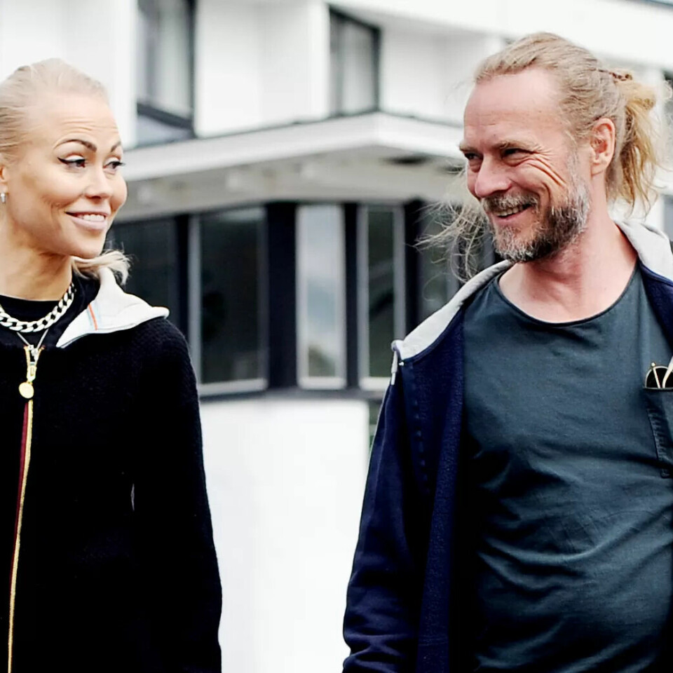 JÆVLIG MENNESKELIG: Det er jævlig menneskelig å feile, mener Ineborg Senneset og Peder Kjøs, som har et omreisene live-talkshow som heter «Jævlig menneskelig». Her har de akkurat framført showet på Fagforbundet Ungs sommerfestival. Det er godt å ha tillit nok til seg selv til å erkjenne at feil kan skje og lre av dem, men også godt å ha tillit til at de rundt deg tåler at du gjør feil, mener de to. JÆVLIG MENNESKELIG: Det er jævlig menneskelig å feile, mener Ineborg Senneset og Peder Kjøs, som har et omreisene live-talkshow som heter «Jævlig menneskelig». Her har de akkurat framført showet på Fagforbundet Ungs sommerfestival. Det er godt å ha tillit nok til seg selv til å erkjenne at feil kan skje og lre av dem, men også godt å ha tillit til at de rundt deg tåler at du gjør feil, mener de to.