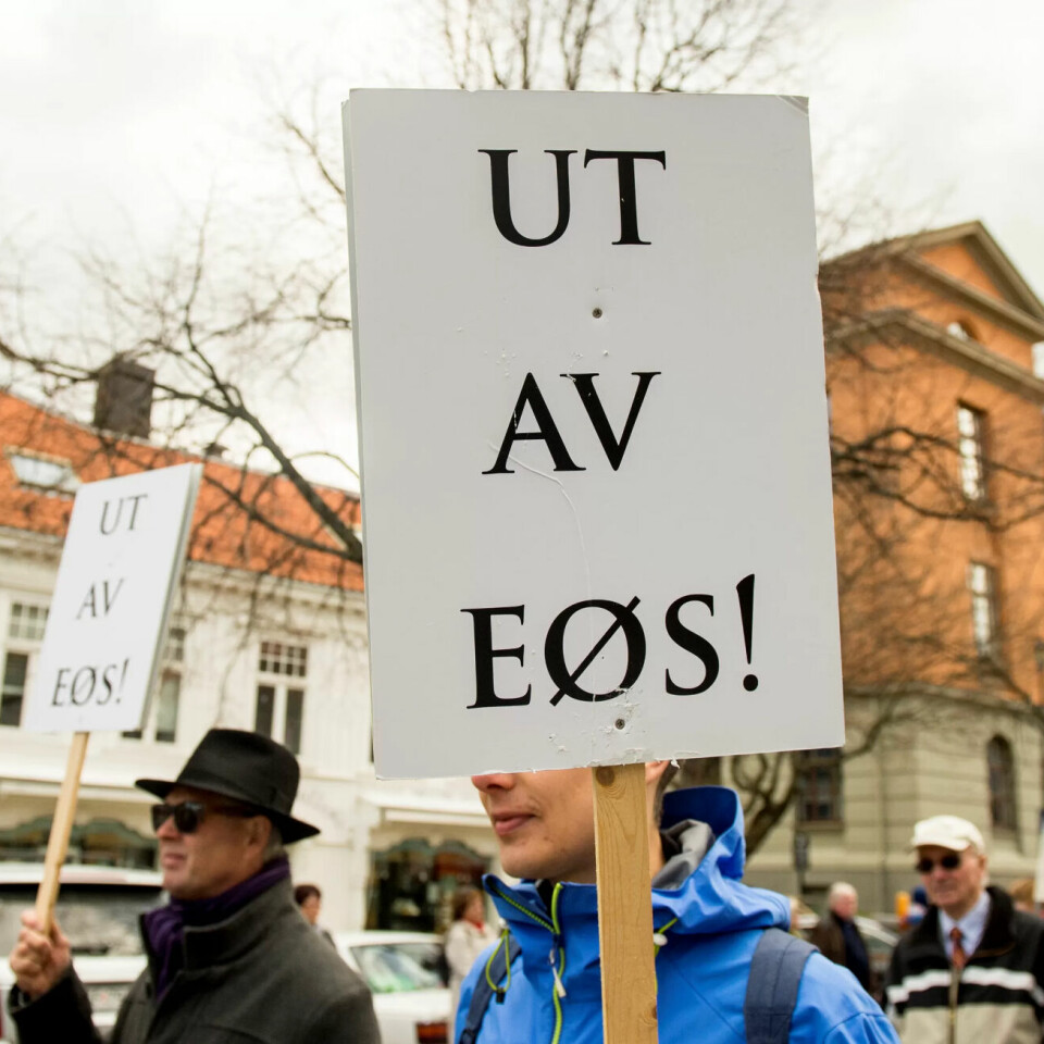 1.mai 2015 i Trondheim. Blant de parolene var nei til EU, Ut av EØS. 1.mai 2015 i Trondheim. Blant de parolene var nei til EU, Ut av EØS.