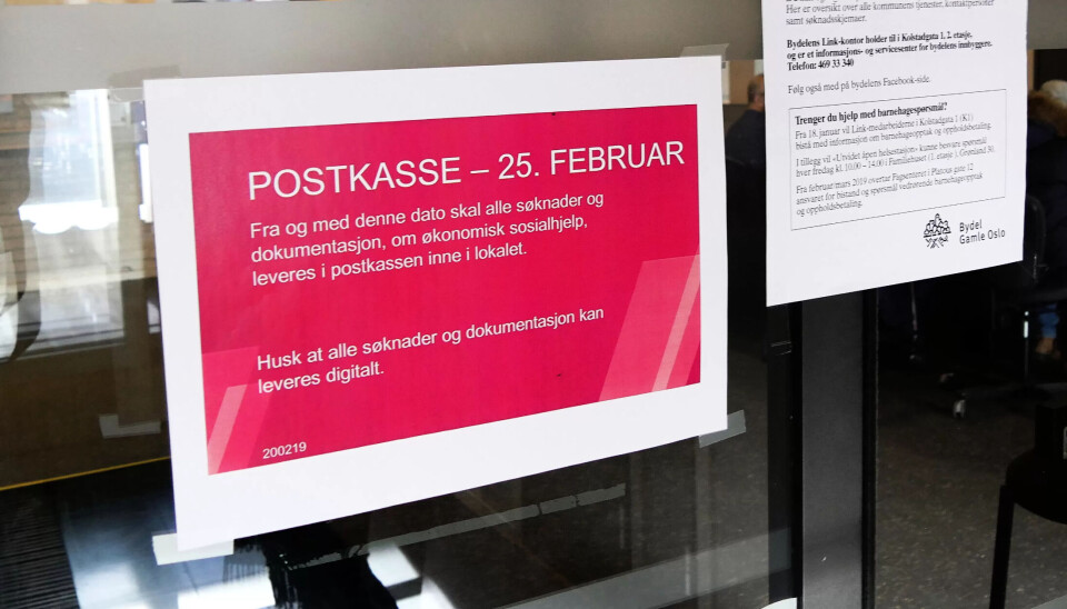 POSTKASSE: Denne plakaten som forteller om digitalisering, møter brukerne ved NAV Gamle Oslo. POSTKASSE: Denne plakaten som forteller om digitalisering, møter brukerne ved NAV Gamle Oslo.