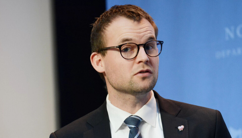 KrFs partileder Kjell Ingolf Ropstad sier til NRK at han ikke vil betale tilbake den økonomiske fordelen han fikk av å være folkeregistrert hos foreldrene i Agder. (Arkivfoto) KrFs partileder Kjell Ingolf Ropstad sier til NRK at han ikke vil betale tilbake den økonomiske fordelen han fikk av å være folkeregistrert hos foreldrene i Agder. (Arkivfoto)