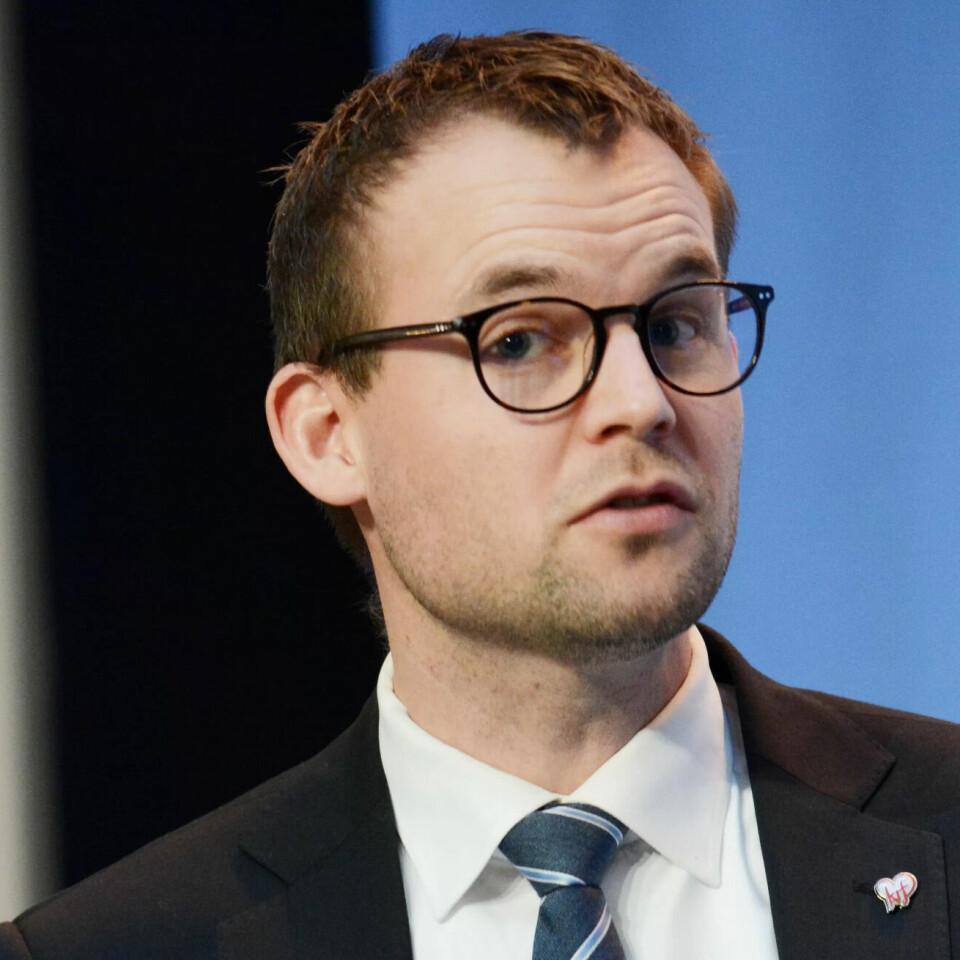 KrFs partileder Kjell Ingolf Ropstad sier til NRK at han ikke vil betale tilbake den økonomiske fordelen han fikk av å være folkeregistrert hos foreldrene i Agder. (Arkivfoto) KrFs partileder Kjell Ingolf Ropstad sier til NRK at han ikke vil betale tilbake den økonomiske fordelen han fikk av å være folkeregistrert hos foreldrene i Agder. (Arkivfoto)