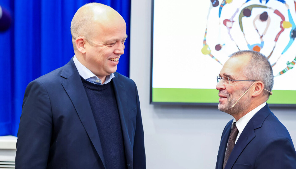 Utvalgsleder Ragnar Torvik (til høyre) kom med mange forslag til skatte-endringer finansminister Trygve Slagsvold Vedum (Sp) nå må sette seg godt inn. Utvalgsleder Ragnar Torvik (til høyre) kom med mange forslag til skatte-endringer finansminister Trygve Slagsvold Vedum (Sp) nå må sette seg godt inn.