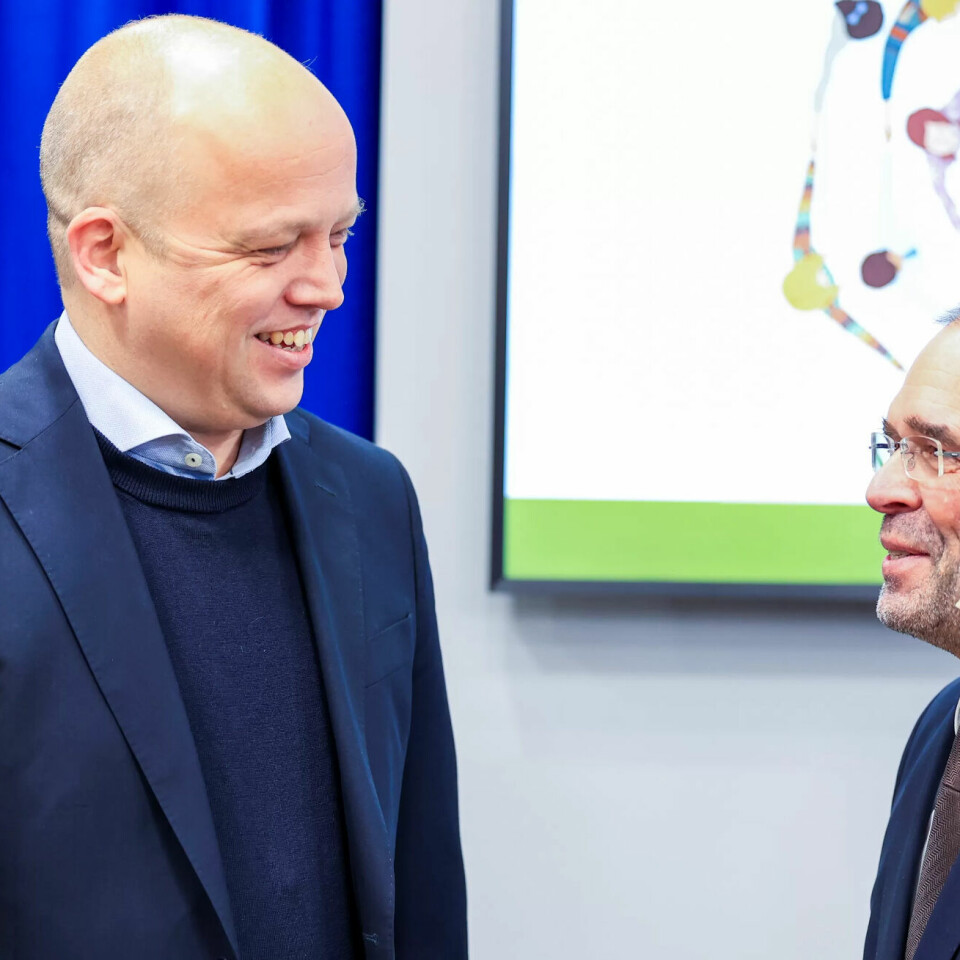 Utvalgsleder Ragnar Torvik (til høyre) kom med mange forslag til skatte-endringer finansminister Trygve Slagsvold Vedum (Sp) nå må sette seg godt inn. Utvalgsleder Ragnar Torvik (til høyre) kom med mange forslag til skatte-endringer finansminister Trygve Slagsvold Vedum (Sp) nå må sette seg godt inn.