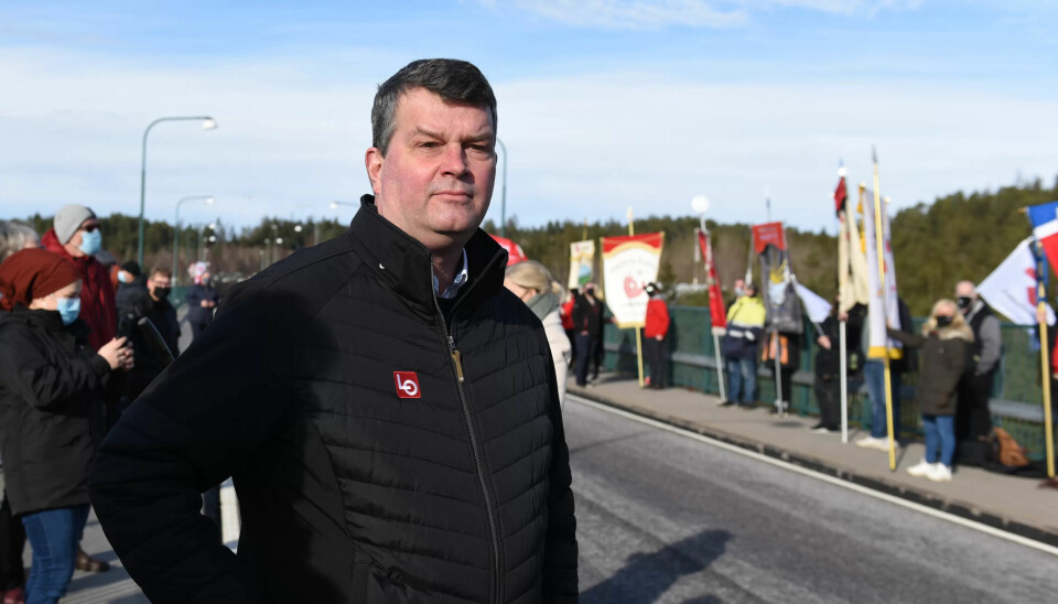 FANEMARKERING: – Selv om det nå er åpnet for at svenske dagpendlere kan komme på jobb i Norge, er ikke dette over, sier LO-leder Hans-Christian Gabrielsen. FANEMARKERING: – Selv om det nå er åpnet for at svenske dagpendlere kan komme på jobb i Norge, er ikke dette over, sier LO-leder Hans-Christian Gabrielsen.