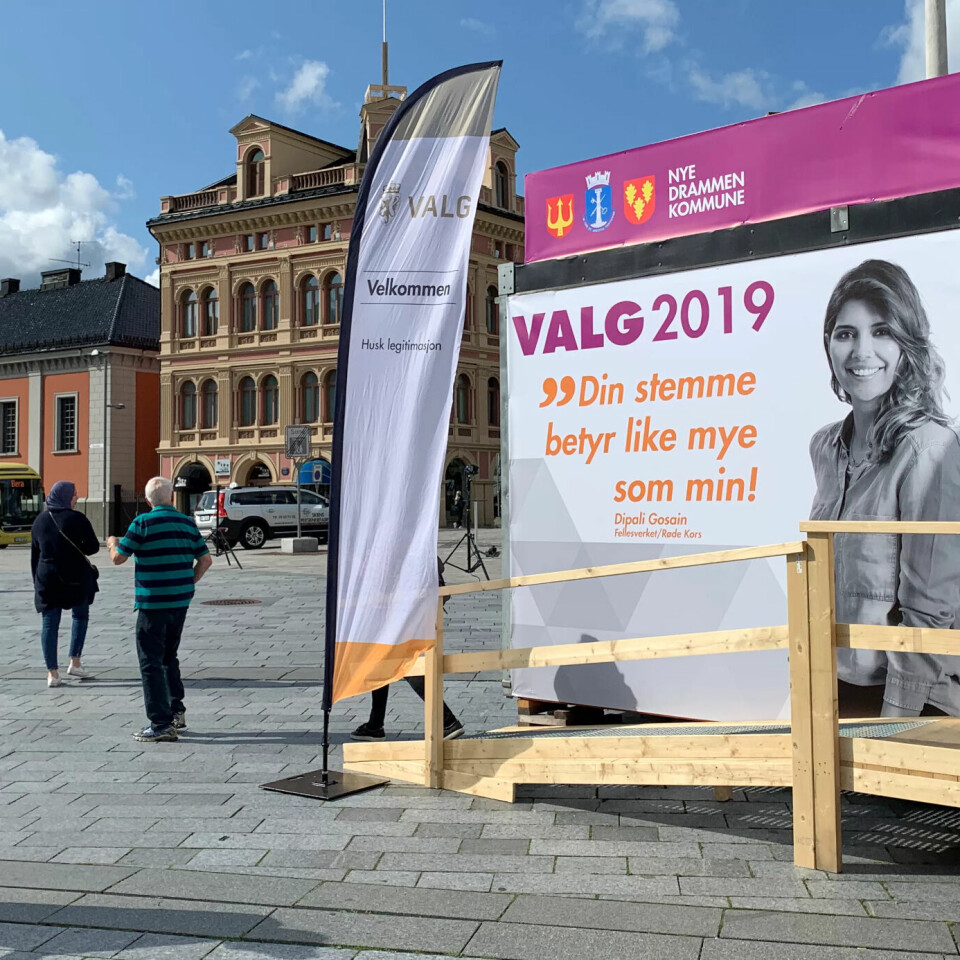 Valget nærmer seg: Utafor Drammen stasjon kan du gå inn i denne brakka og stemme. Valget nærmer seg: Utafor Drammen stasjon kan du gå inn i denne brakka og stemme.