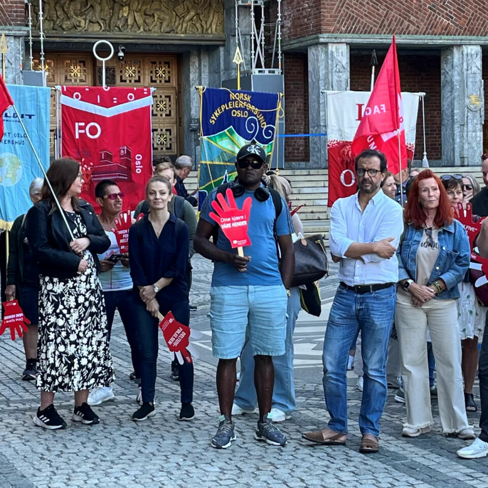 SAMLET SEG: Troppene gjør seg klare for demonstrasjonen, som ble arrangert av Fagforbundet Pleie og Omsorg Oslo og Fagforbundet Oslo. SAMLET SEG: Troppene gjør seg klare for demonstrasjonen, som ble arrangert av Fagforbundet Pleie og Omsorg Oslo og Fagforbundet Oslo.