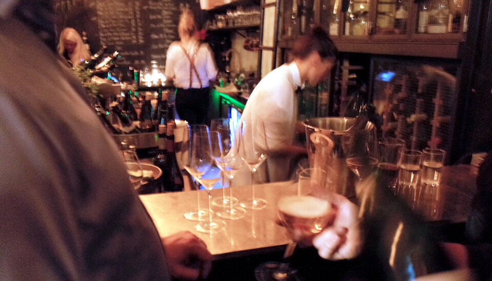 HØYTID: Julebordsesongen er høytid for alkohol og uønskede seksuelle tilnærmelser. Fellesforbundet ønsker en bransjekampanje for å sette søkelys på seksuell trakassering. HØYTID: Julebordsesongen er høytid for alkohol og uønskede seksuelle tilnærmelser. Fellesforbundet ønsker en bransjekampanje for å sette søkelys på seksuell trakassering.